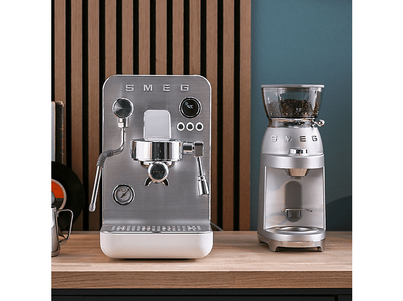 SMEG Cafetera espresso 15 bar en color Blanco mate — foto 9