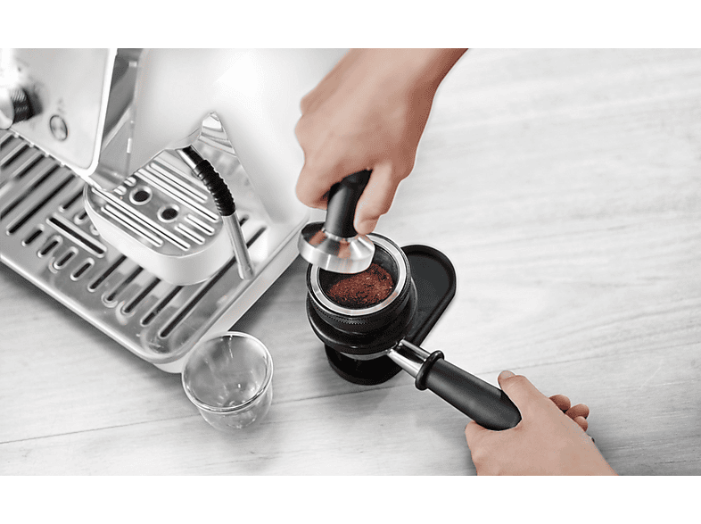 Cafetera espresso DELONGHI con 15 bar en color Blanco — foto 7